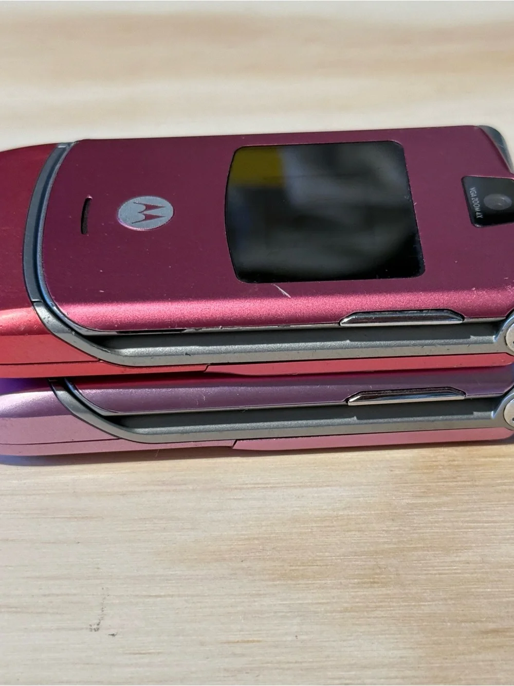 2-Motorola RAZR V3/M Pink/Hot-Pink Flip Cell Phones Turns On UNTESTED-No Charg!